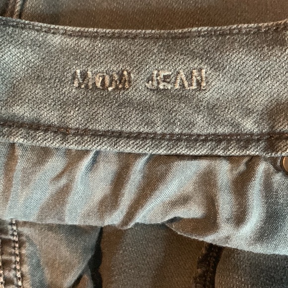 Barely worn American Eagle grey mom jeans - Picture 2 of 4